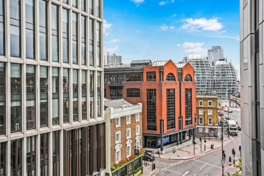 Luxury Studio Apartment with Private Balcony – City Road, Hoxton, London EC1V