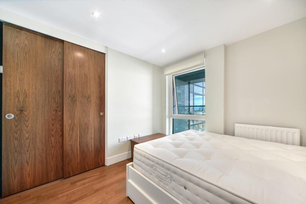 Luxury One-Bedroom Apartment – City Views – £2,600pcm – Whitechapel High Street, Aldgate, London, E1