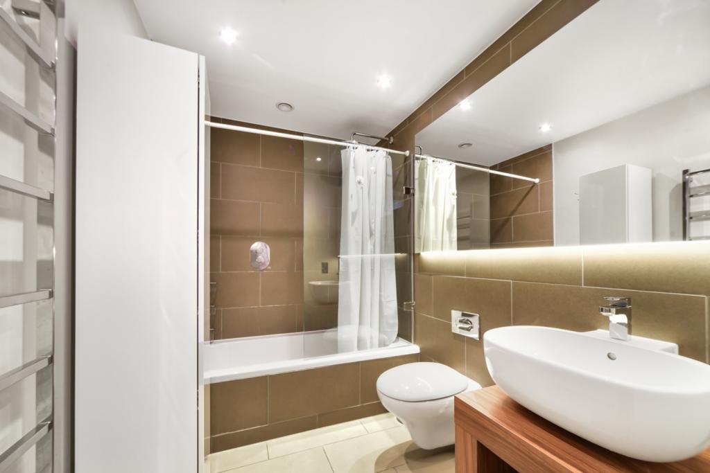 Luxury One-Bedroom Apartment – City Views – £2,600pcm – Whitechapel High Street, Aldgate, London, E1