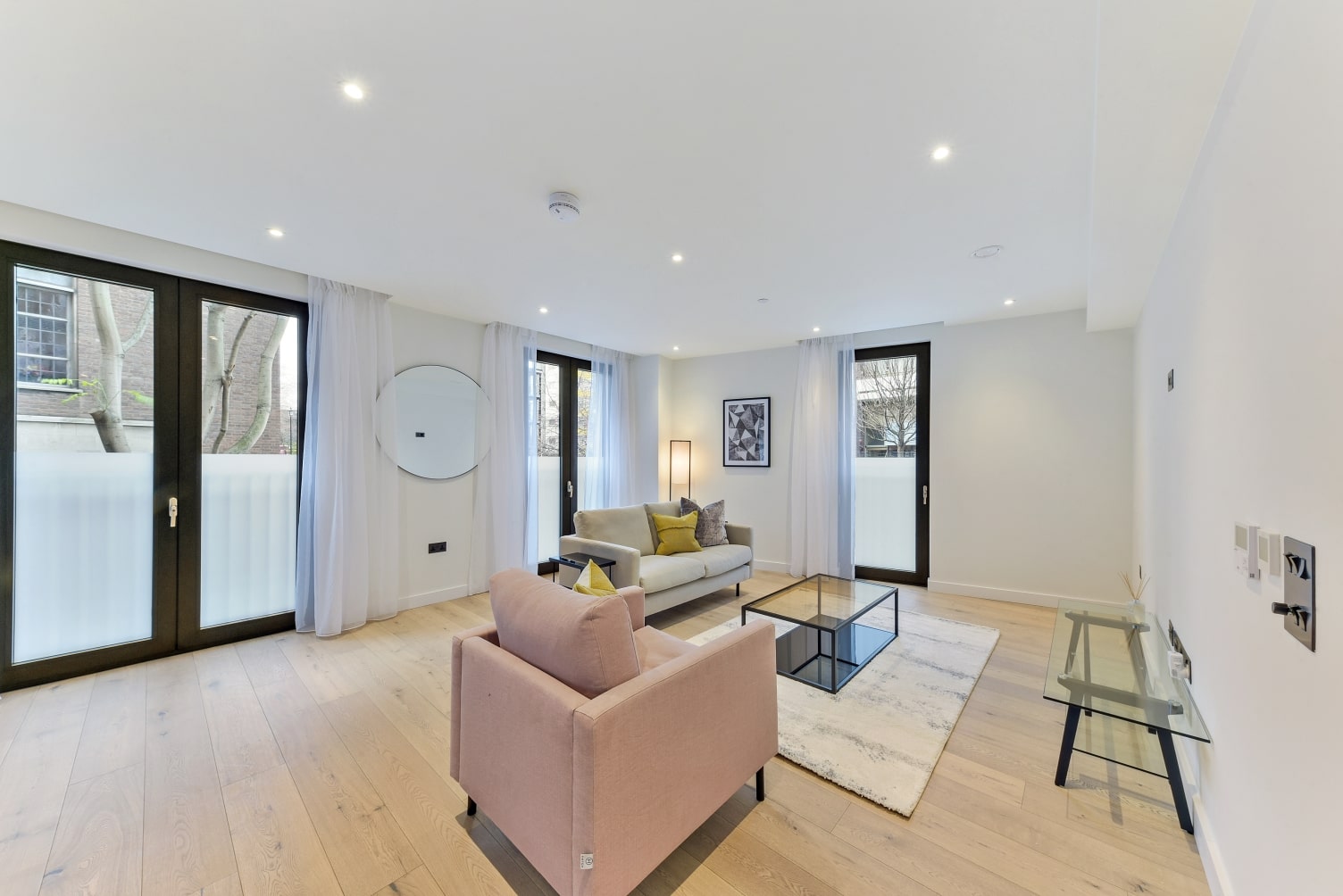 Luxury One-Bedroom Apartment – Prime City Location –The Denizen, London, EC1Y