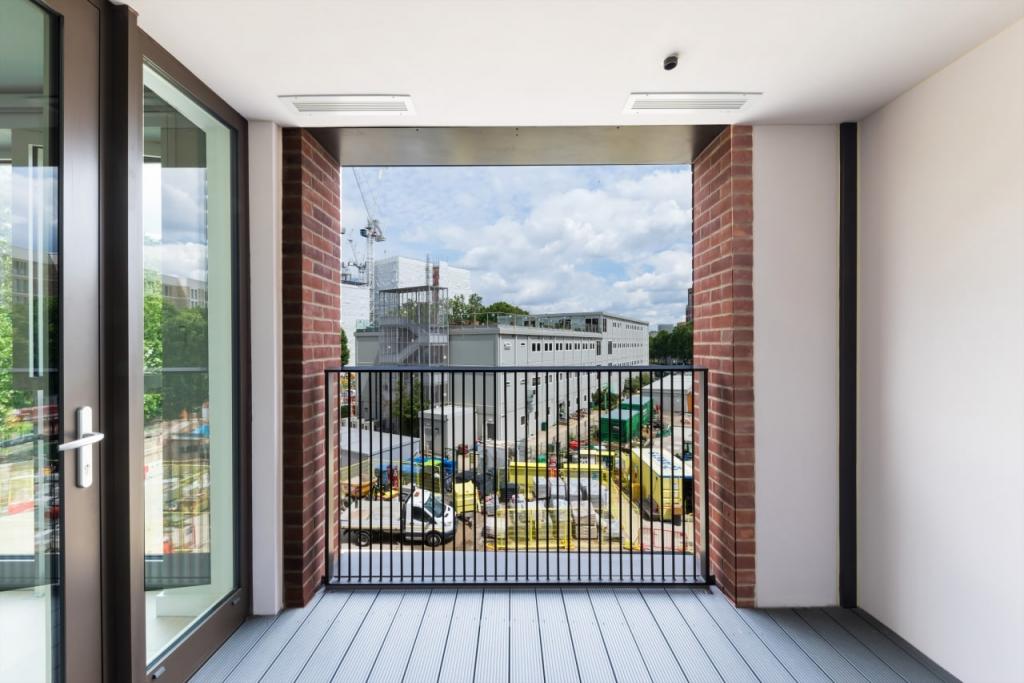 Luxury One Bedroom Apartment – 561 sq ft – Private Balcony  – £1,625pcm