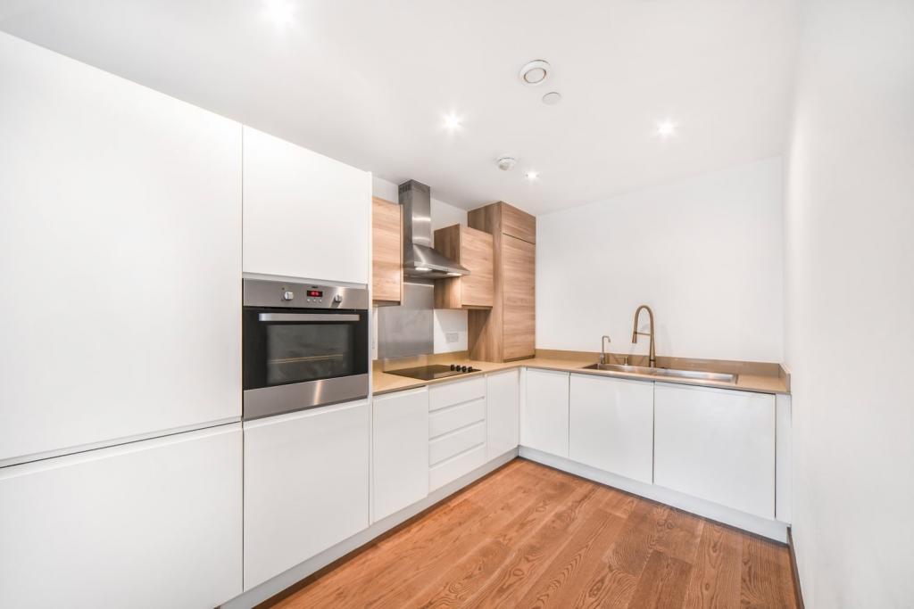 Luxury One Bedroom Apartment – 561 sq ft – Private Balcony  – £1,625pcm