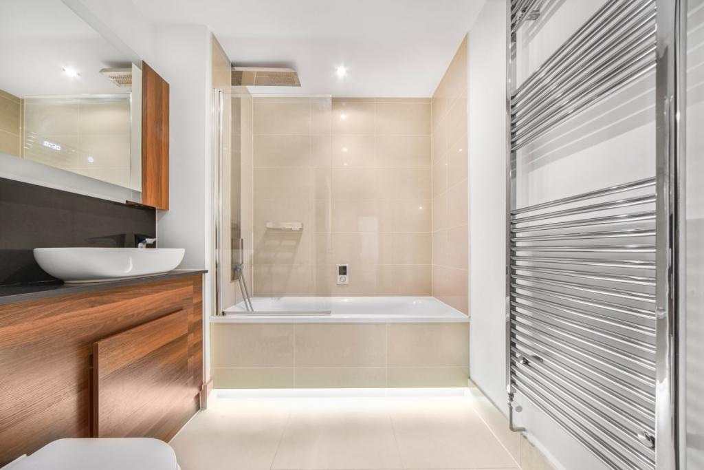 Luxury One Bedroom Apartment – 561 sq ft – Private Balcony  – £1,625pcm