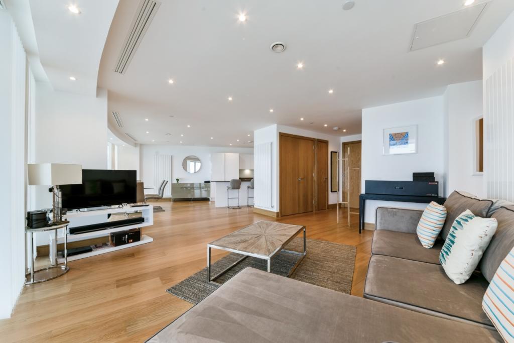 Luxury Three-Bedroom Apartment with Large Private Terrace in Canary Wharf – £4,983pcm