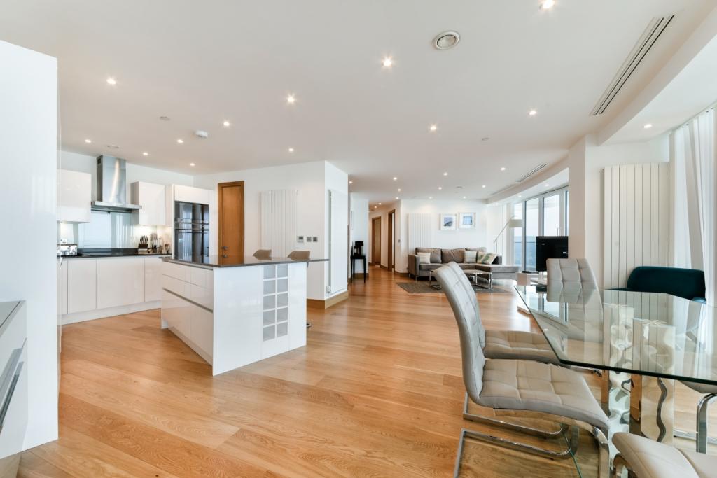 Luxury Three-Bedroom Apartment with Large Private Terrace in Canary Wharf – £4,983pcm