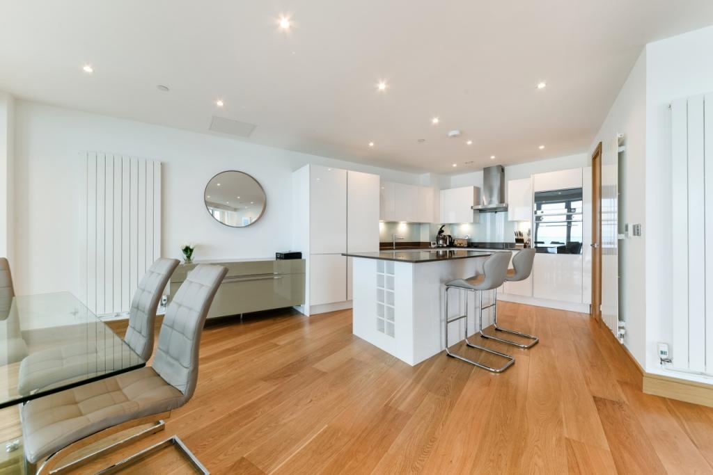 Luxury Three-Bedroom Apartment with Large Private Terrace in Canary Wharf – £4,983pcm