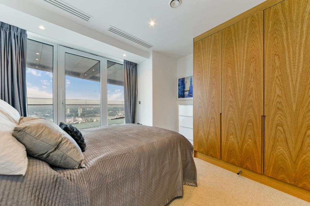 Luxury Three-Bedroom Apartment with Large Private Terrace in Canary Wharf – £4,983pcm