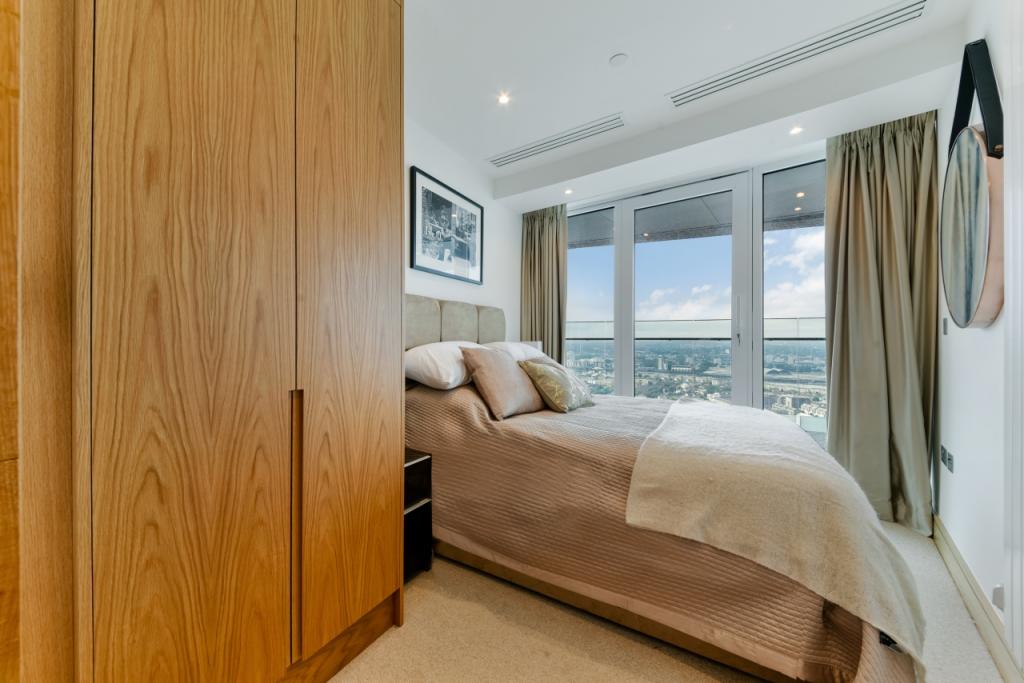 Luxury Three-Bedroom Apartment with Large Private Terrace in Canary Wharf – £4,983pcm