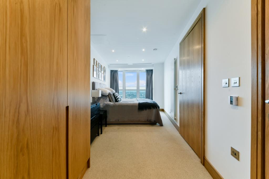 Luxury Three-Bedroom Apartment with Large Private Terrace in Canary Wharf – £4,983pcm