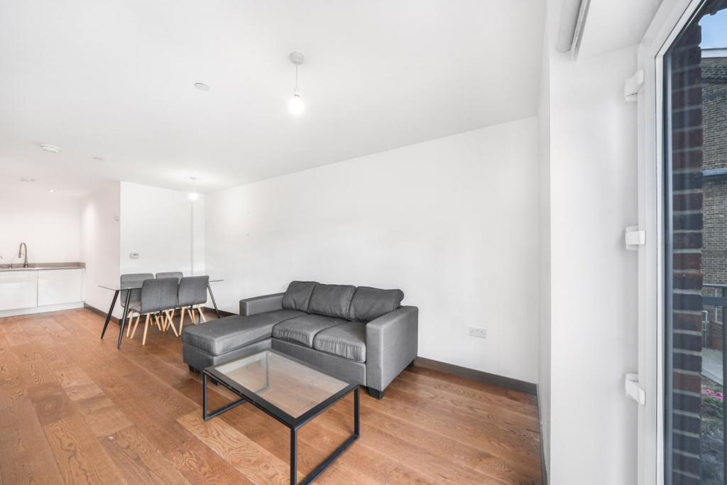 Luxury Three-Bedroom Apartment with Large Private Terrace in Canary Wharf – £4,983pcm