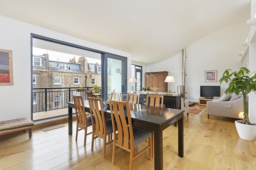 Three Bedroom Penthouse – North Mews, Bloomsbury WC1 – £1,700 pw