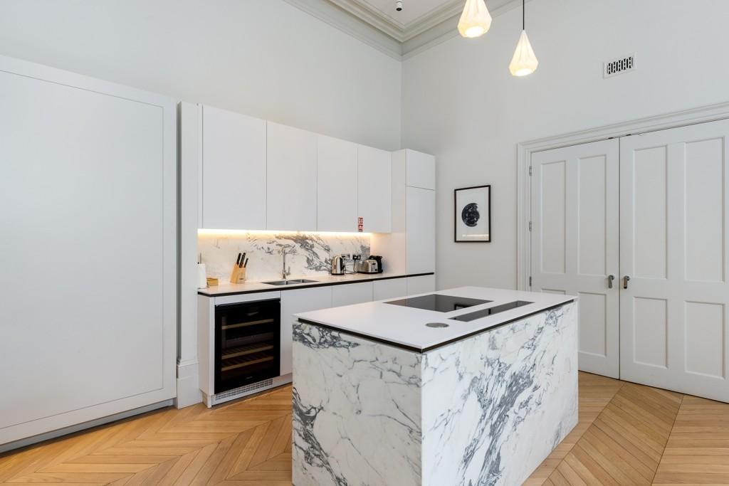 Two Bedroom Apartment – Rose Street, Covent Garden WC2 – £1,600 pw