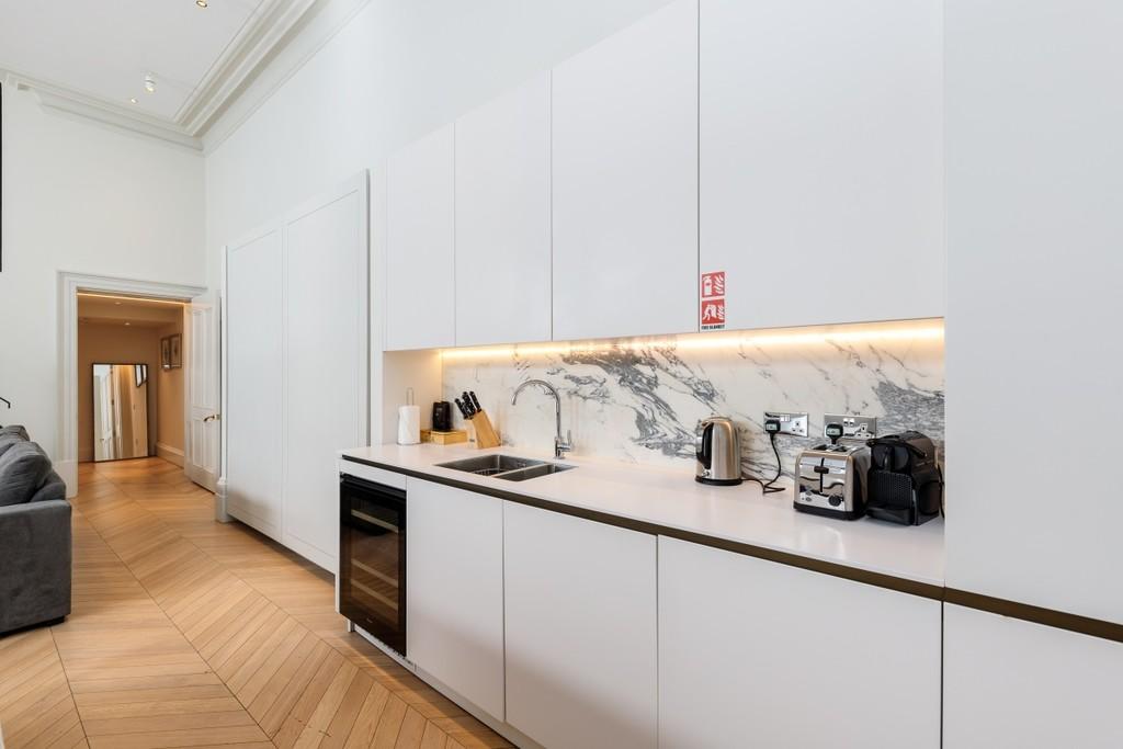 Two Bedroom Apartment – Rose Street, Covent Garden WC2 – £1,600 pw